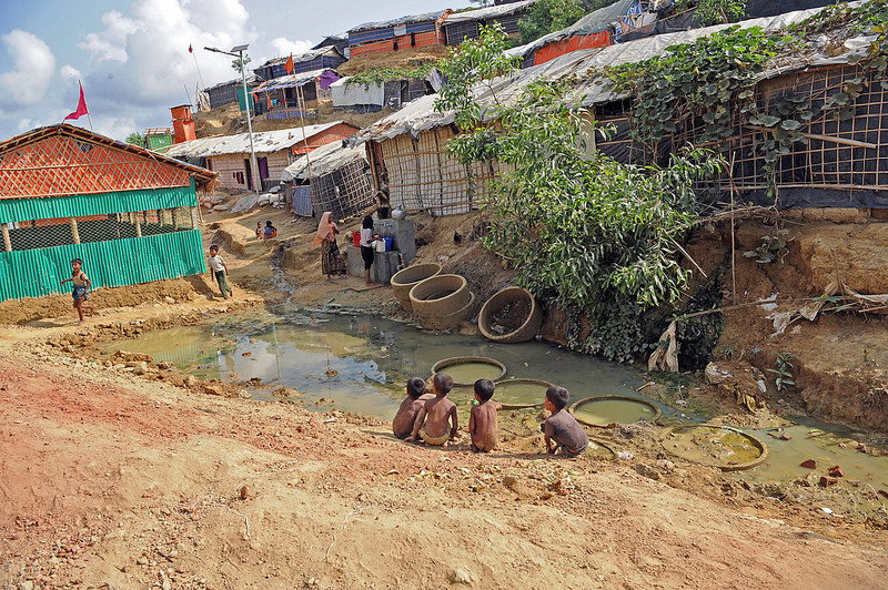 Limited access to clean, safe drinking water has left many refugees vulnerable.
Photo: Rabiul Hasan / icddrib